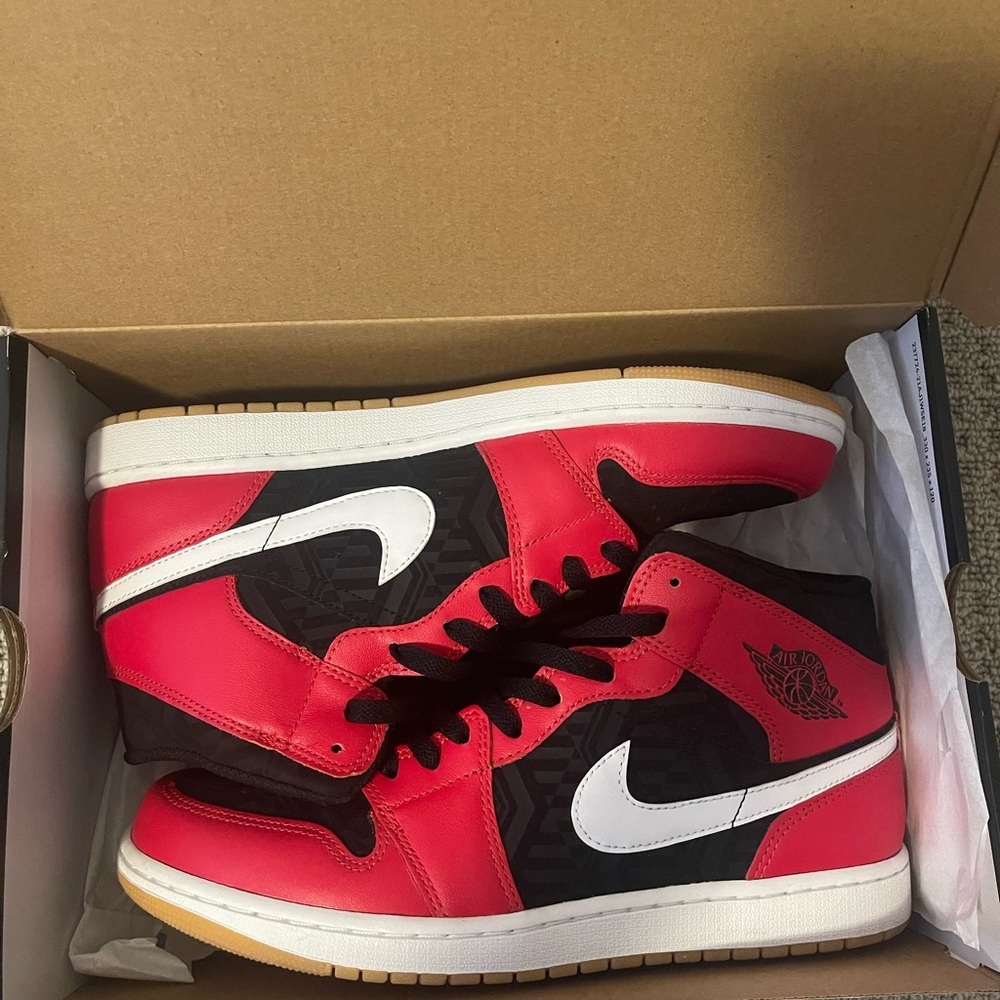 Air Jordan 1 Mid SE ‘Black/Fire Red/Malachite’ – Men’s 11